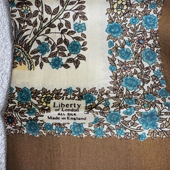Vintage Liberty of London silk scarf - Picture 4 of 7